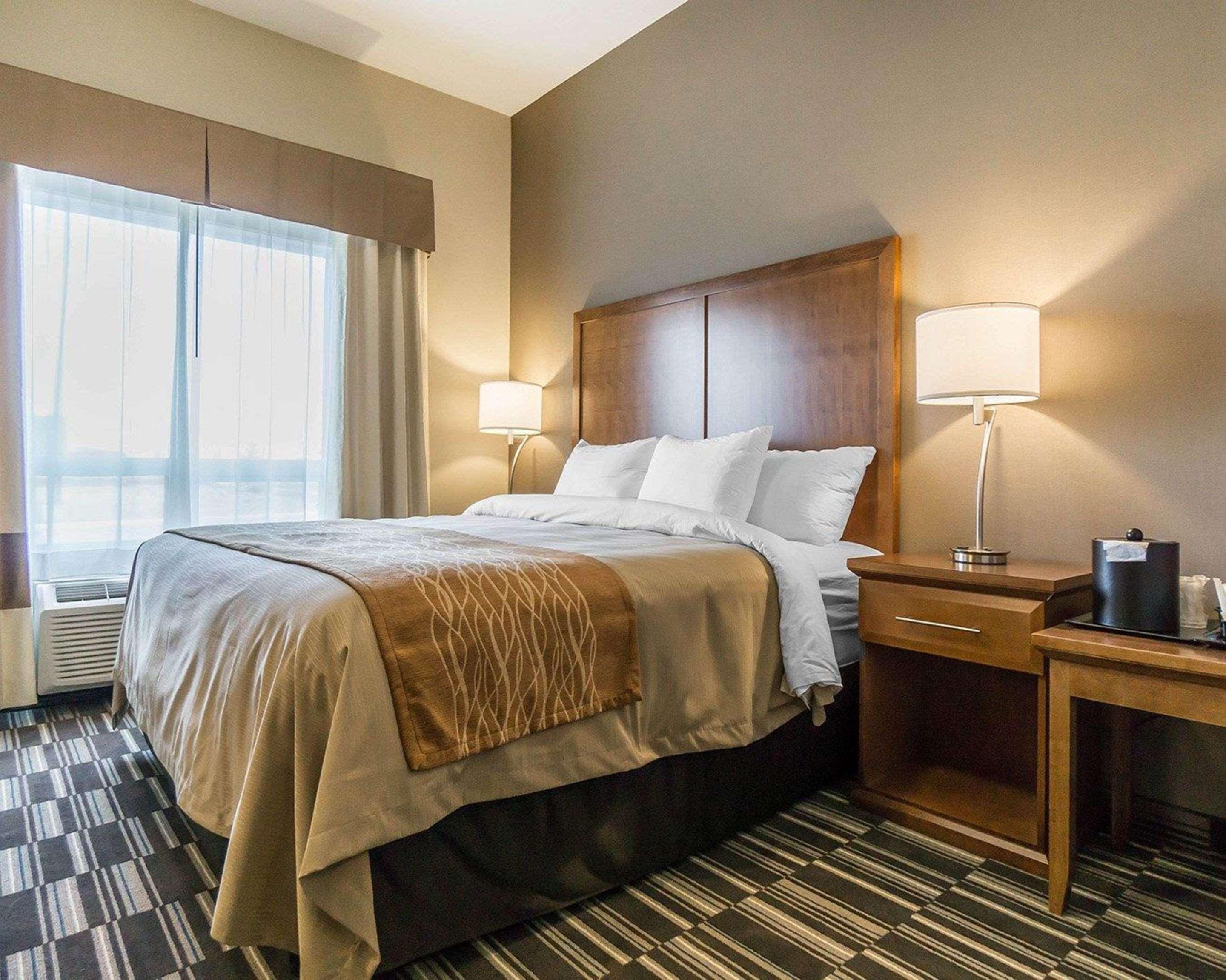Comfort Inn & Suites Edmonton International Airport Nisku Buitenkant foto