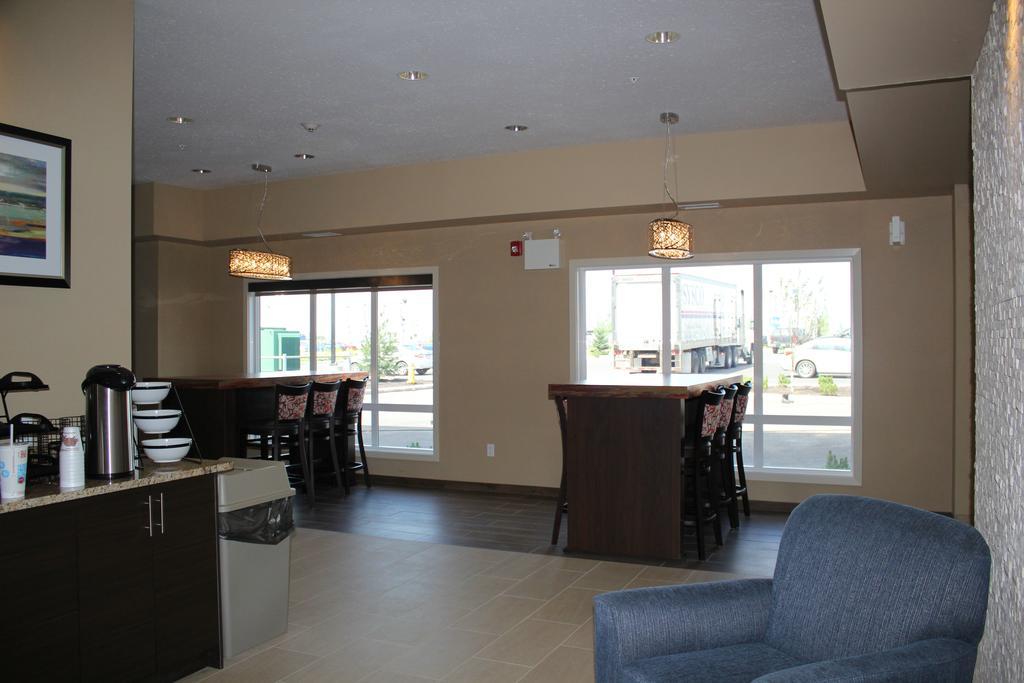 Comfort Inn & Suites Edmonton International Airport Nisku Buitenkant foto