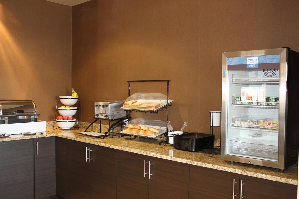 Comfort Inn & Suites Edmonton International Airport Nisku Buitenkant foto