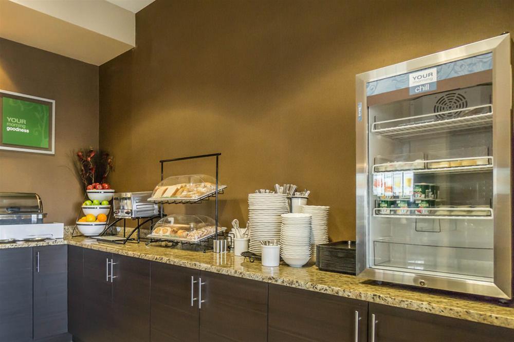 Comfort Inn & Suites Edmonton International Airport Nisku Buitenkant foto