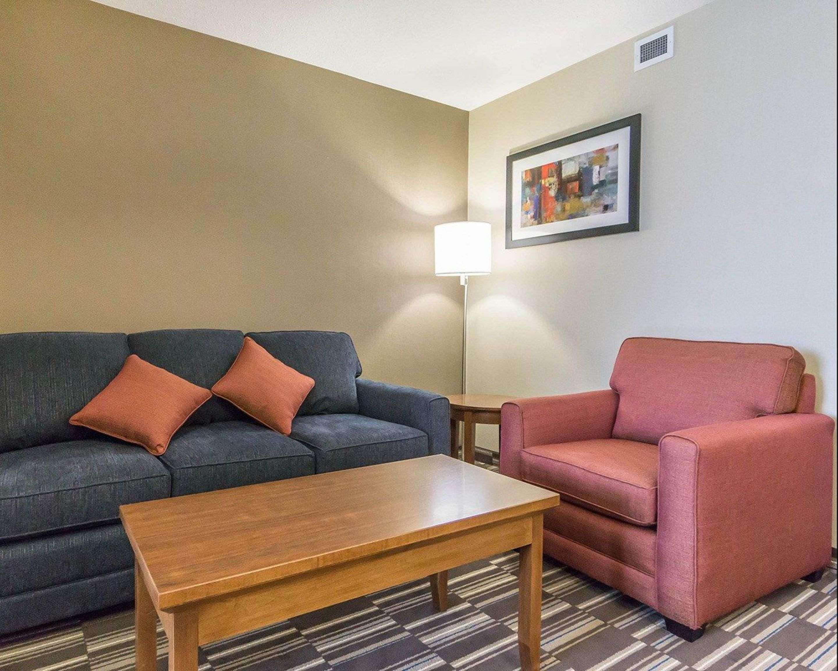 Comfort Inn & Suites Edmonton International Airport Nisku Buitenkant foto