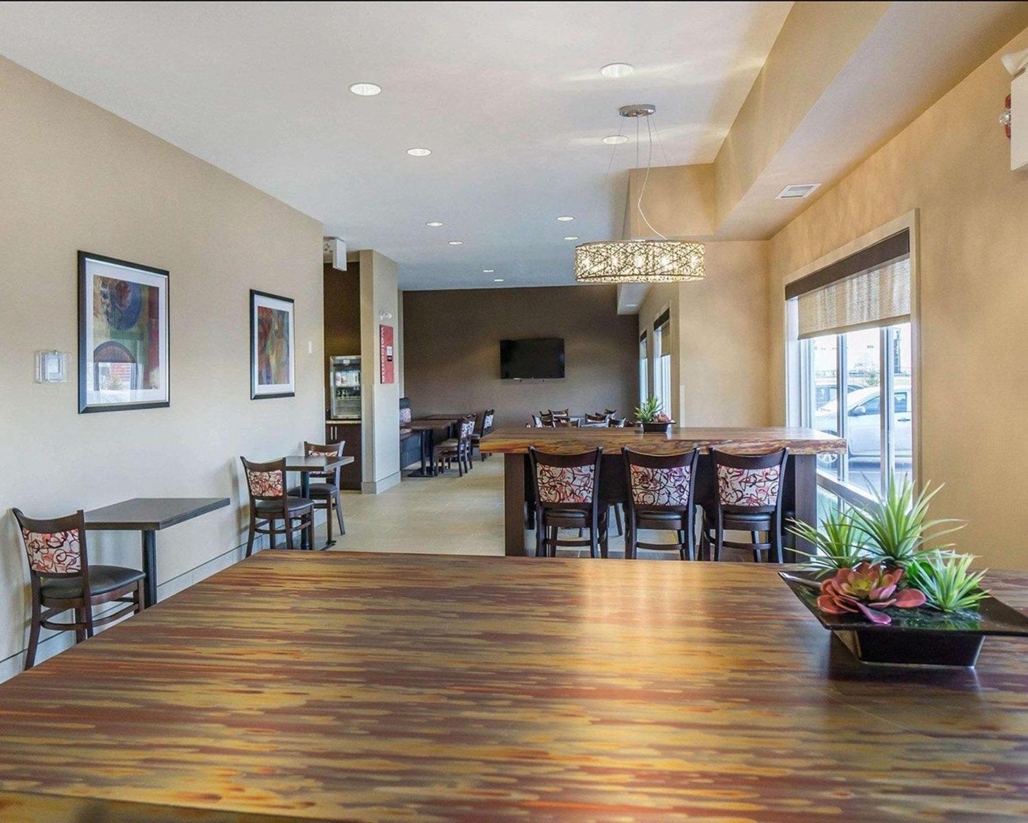 Comfort Inn & Suites Edmonton International Airport Nisku Buitenkant foto