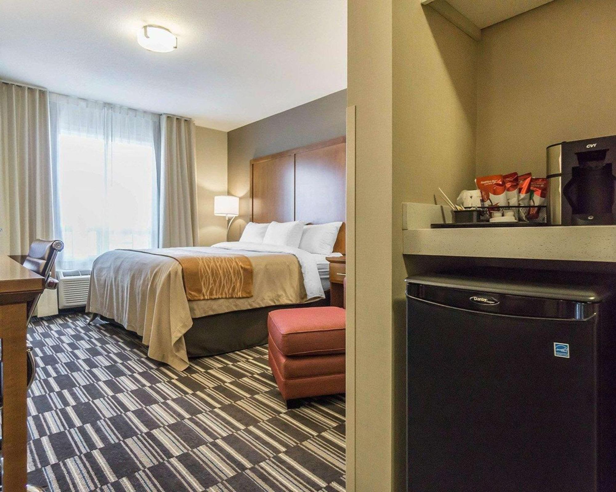 Comfort Inn & Suites Edmonton International Airport Nisku Buitenkant foto