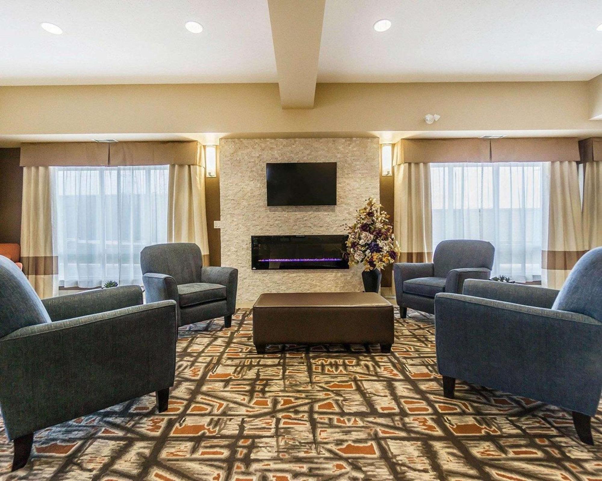 Comfort Inn & Suites Edmonton International Airport Nisku Buitenkant foto