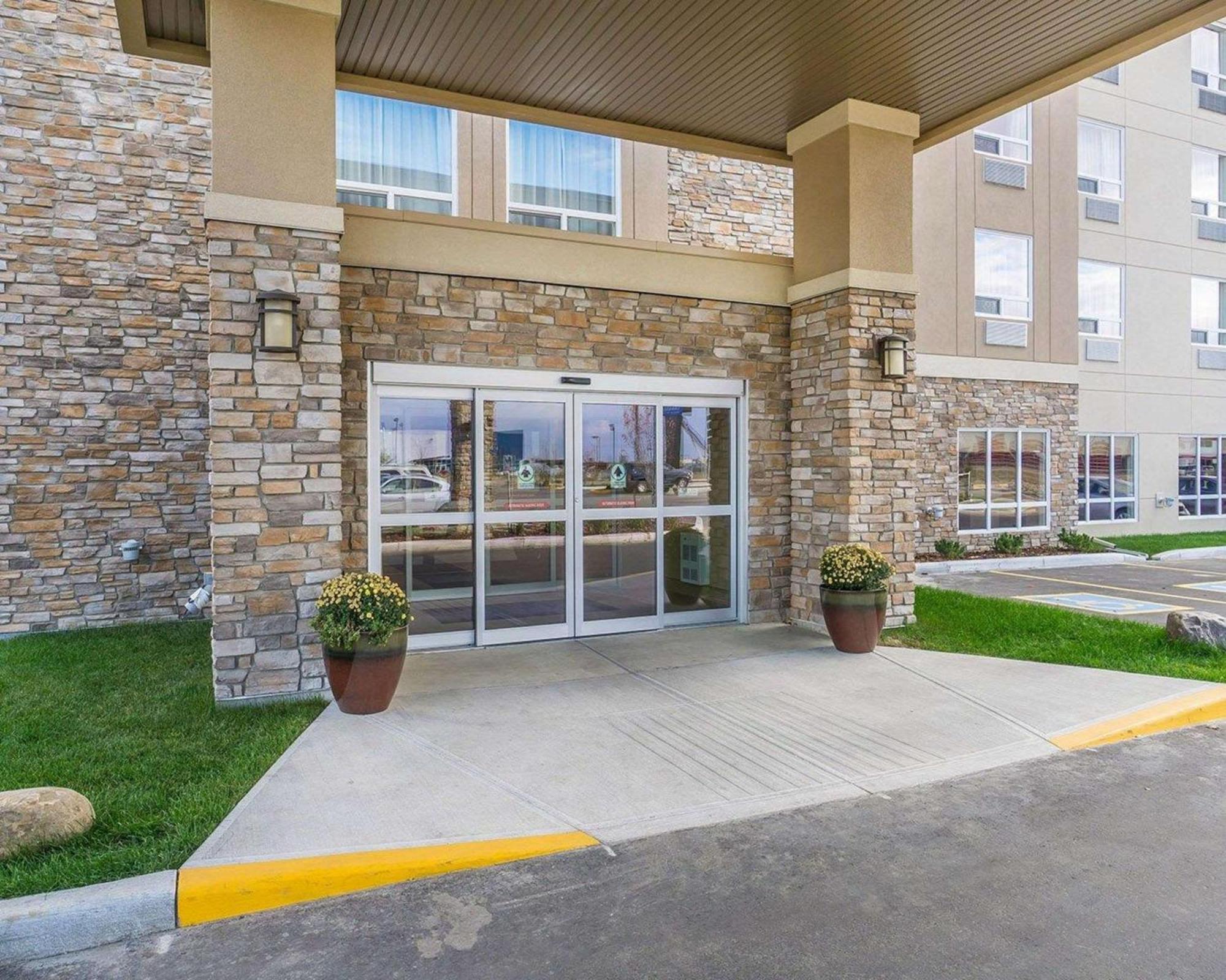Comfort Inn & Suites Edmonton International Airport Nisku Buitenkant foto