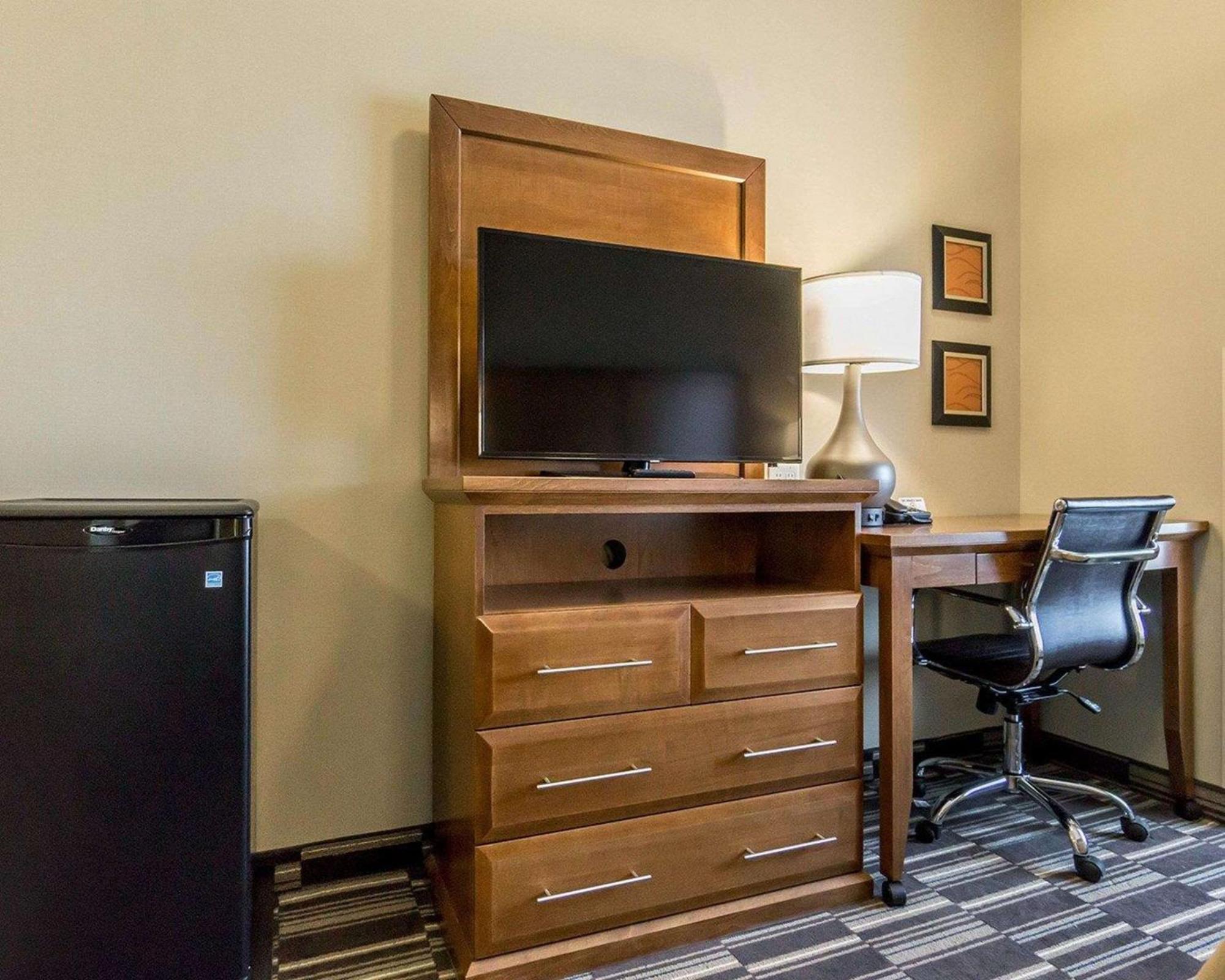 Comfort Inn & Suites Edmonton International Airport Nisku Buitenkant foto