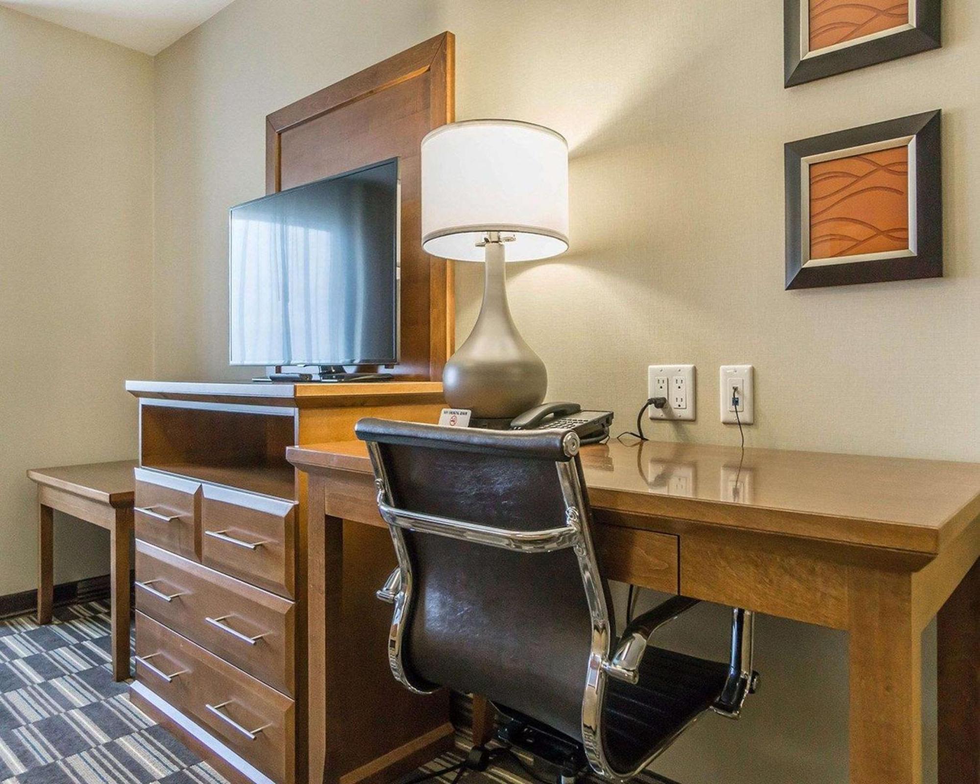 Comfort Inn & Suites Edmonton International Airport Nisku Buitenkant foto
