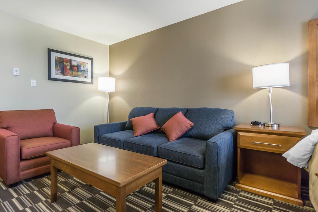 Comfort Inn & Suites Edmonton International Airport Nisku Buitenkant foto