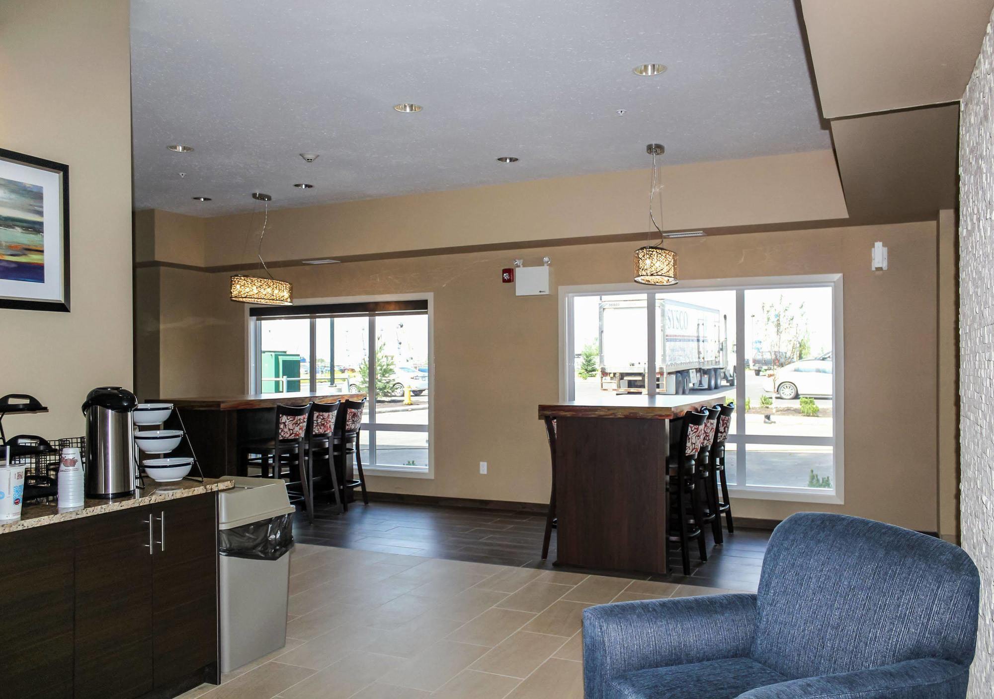 Comfort Inn & Suites Edmonton International Airport Nisku Buitenkant foto